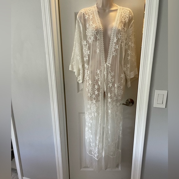 Hamsa Wear White Embroiled Duster with Stars one size - Picture 11 of 11